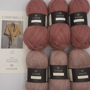 Isager Yarns knitted shawl kit CAMOMILLE - old rose